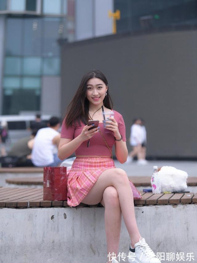 裤子|长衬衫短裤在初秋很流行,修身养性的表现是长腿