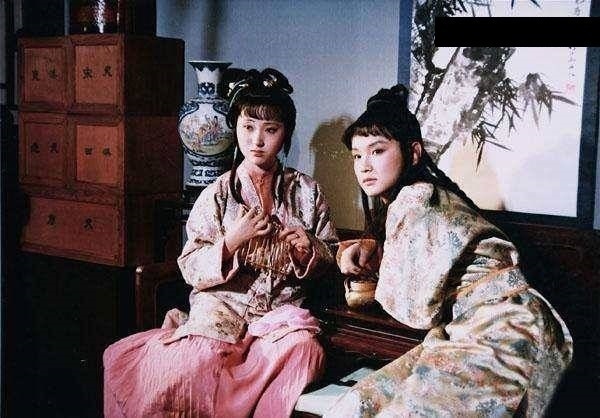 薛姨妈&难怪黛玉要把宫花扔给周瑞家的,你看薛姨妈说了些什么