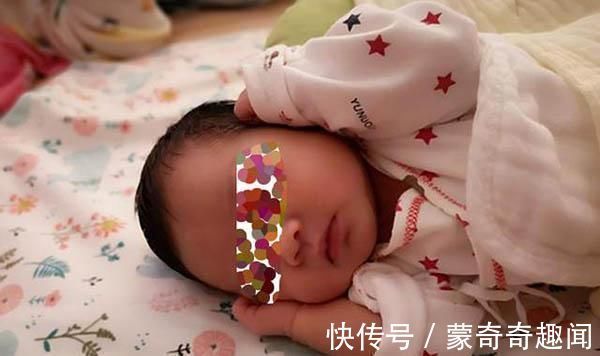 宝宝|宝宝啥时候能用枕头当他出现这些信号时，家长就可以开始准备了