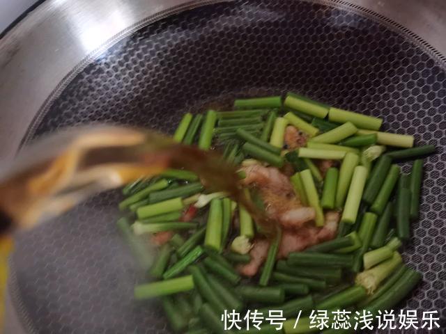 味道|家常菜“小炒蒜苔”:米饭的最佳搭档,这么做贼好吃
