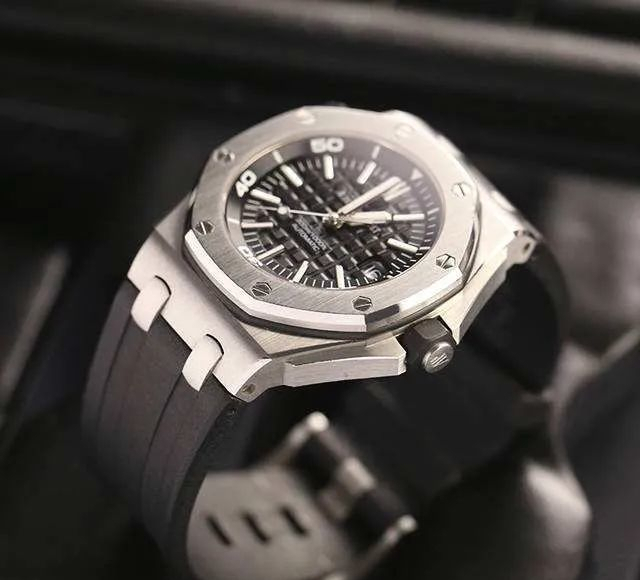 百达翡丽|仪表不凡说表:男人的前三块手表怎么买才不会后悔?