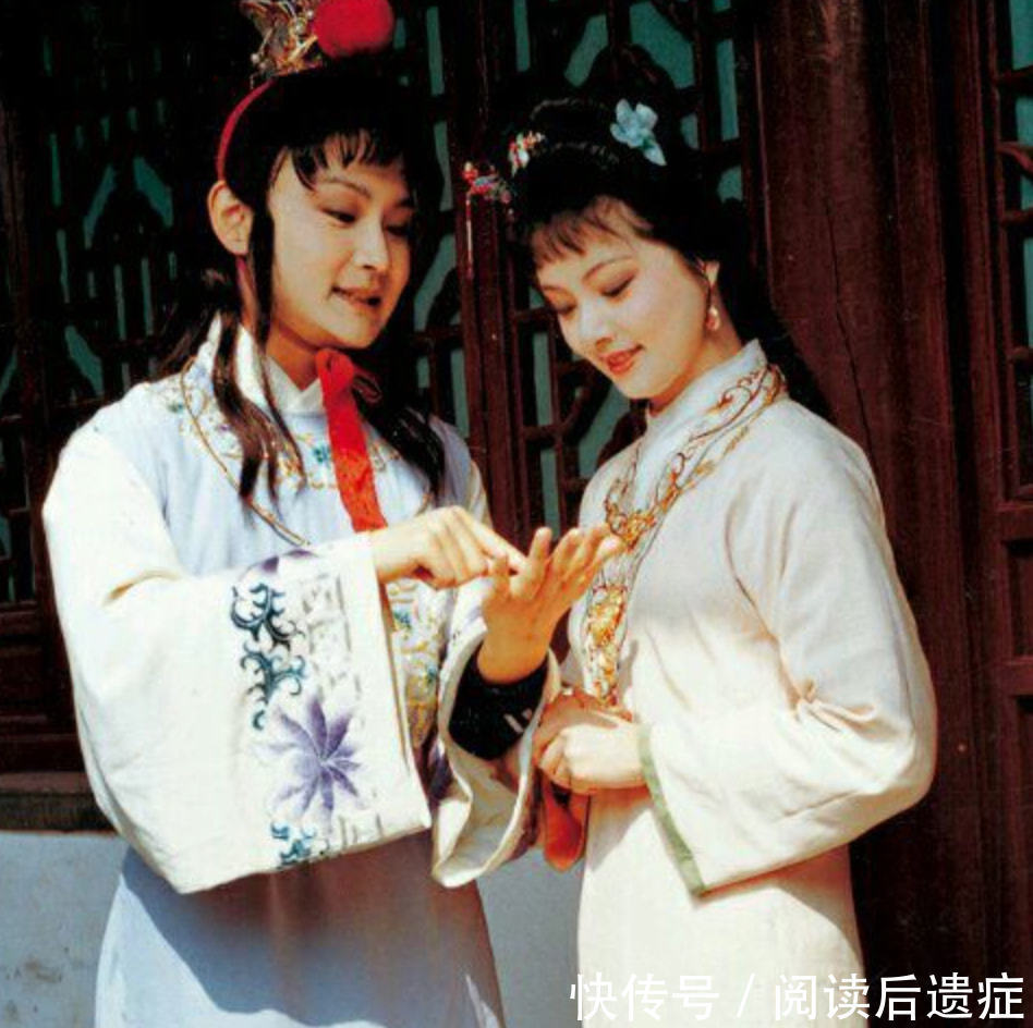 薛宝钗&宝玉外出祭奠金钏儿,林黛玉话里有话,薛宝钗为何不答?