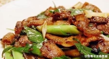 同事来家中做客,媳妇做的四菜一汤家常菜,让我撑足场面