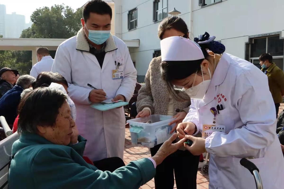 老人家|江西万年：老人晚年幸福里 定期义诊暖人心