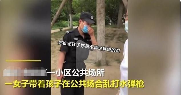 滋到|5岁男孩拿水枪滋路人，妈妈不道歉反而偏袒：滋到你孩子怎么了？