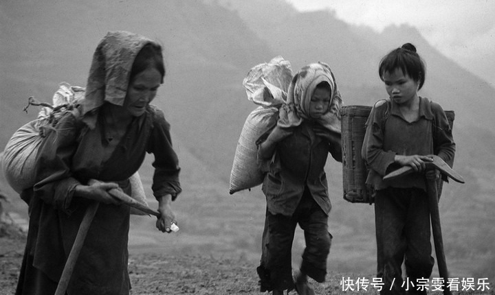 老照片：中国贫困地区上学的孩子，看完让人很心酸