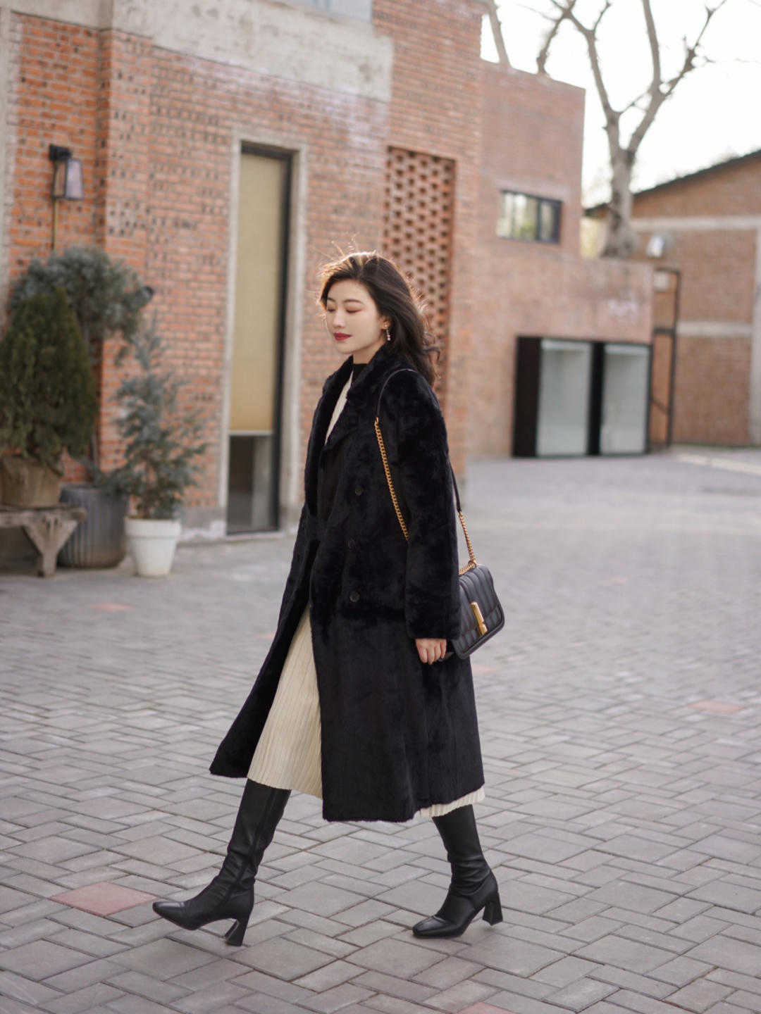 长筒靴 长筒靴不好驾驭?可以参考潮人的穿搭示范,优雅显腿长