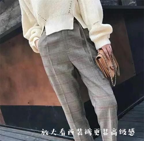 见过大场面的女人，穿大衣很少配打底裤，反而更爱这4种，特显范