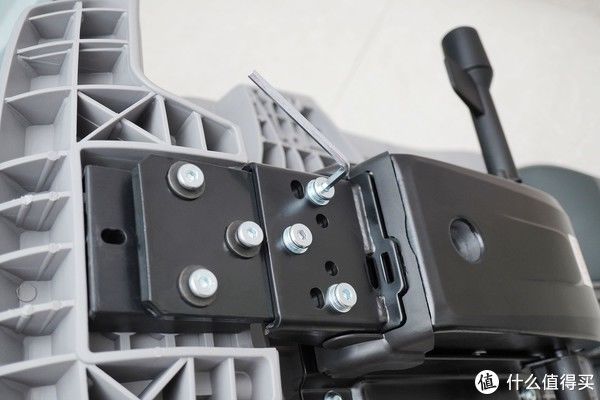坐垫|品质生活 篇六十六：从网易严选人体工学椅3.0 VS 2.0，看人体工学椅怎么选？