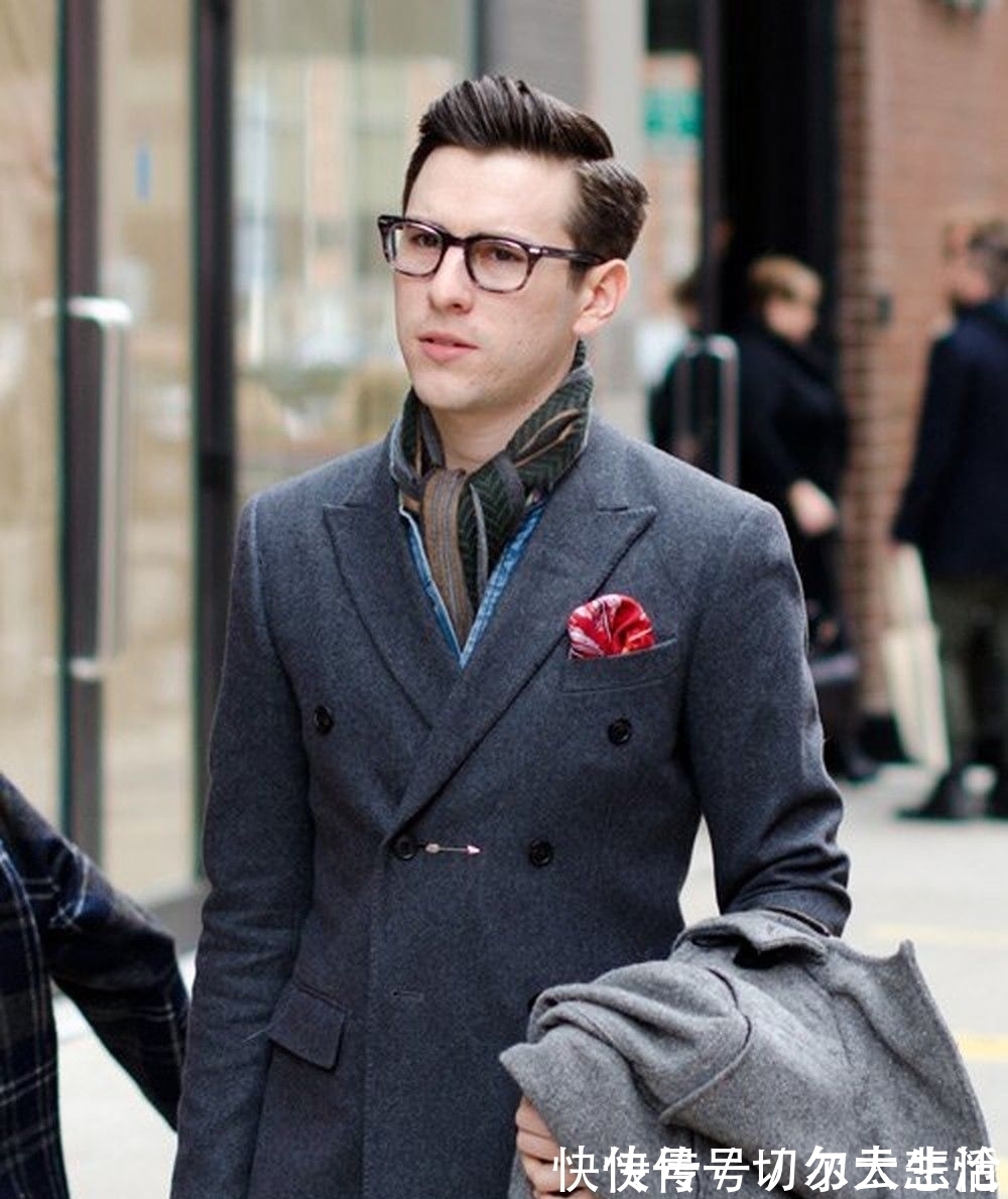 loro 卷福基努里维斯,在打造绅士这点上心有灵犀