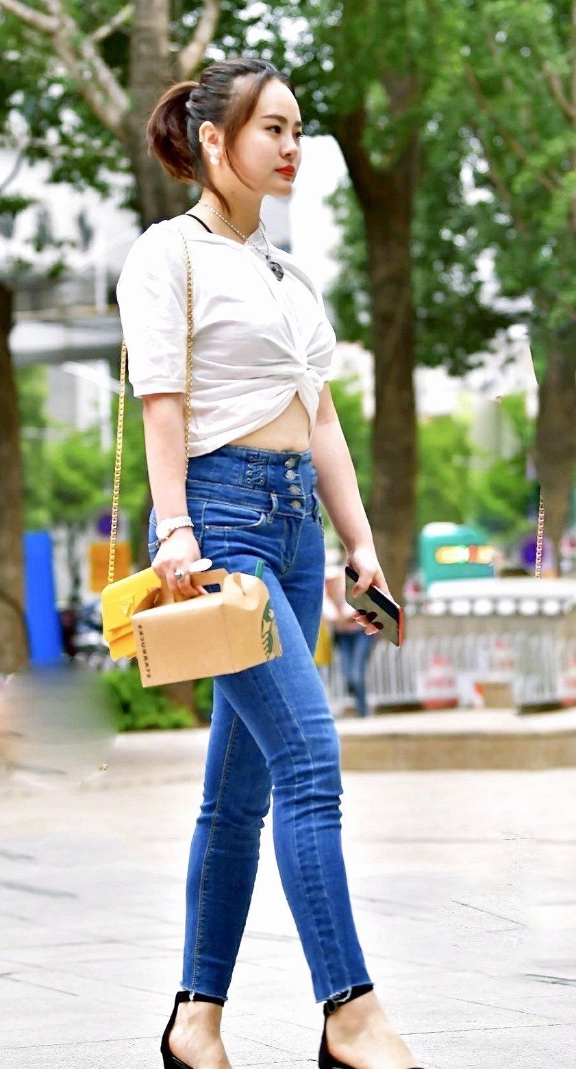 前卫|选定休闲前卫的打扮,青涩的少女终究学会长大!