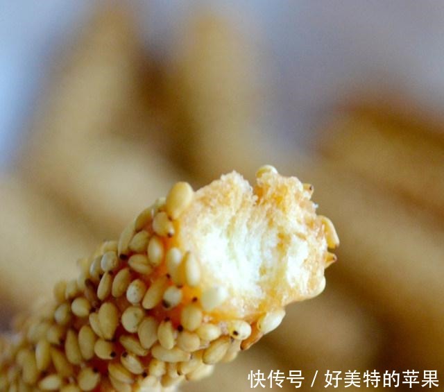 香酥芝麻条,个个香酥嘎嘣脆,比买的好吃