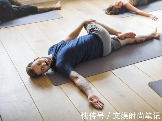 瑜伽|瑜伽腹部旋转式,推拿你的身材,练完非常舒适