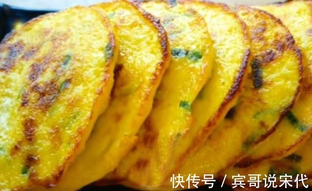 玉米不用水煮，换个做法，不用10分钟做完，自己就能吃光一盘！