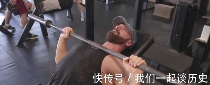 肌肉|胸肌为什么练不大或许你离大胸肌就差一个科学的训练方法