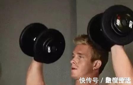 动作|练胸和练肩都需要“沉肩”，那么卧推的沉肩和肩推的沉肩方式一样吗？！