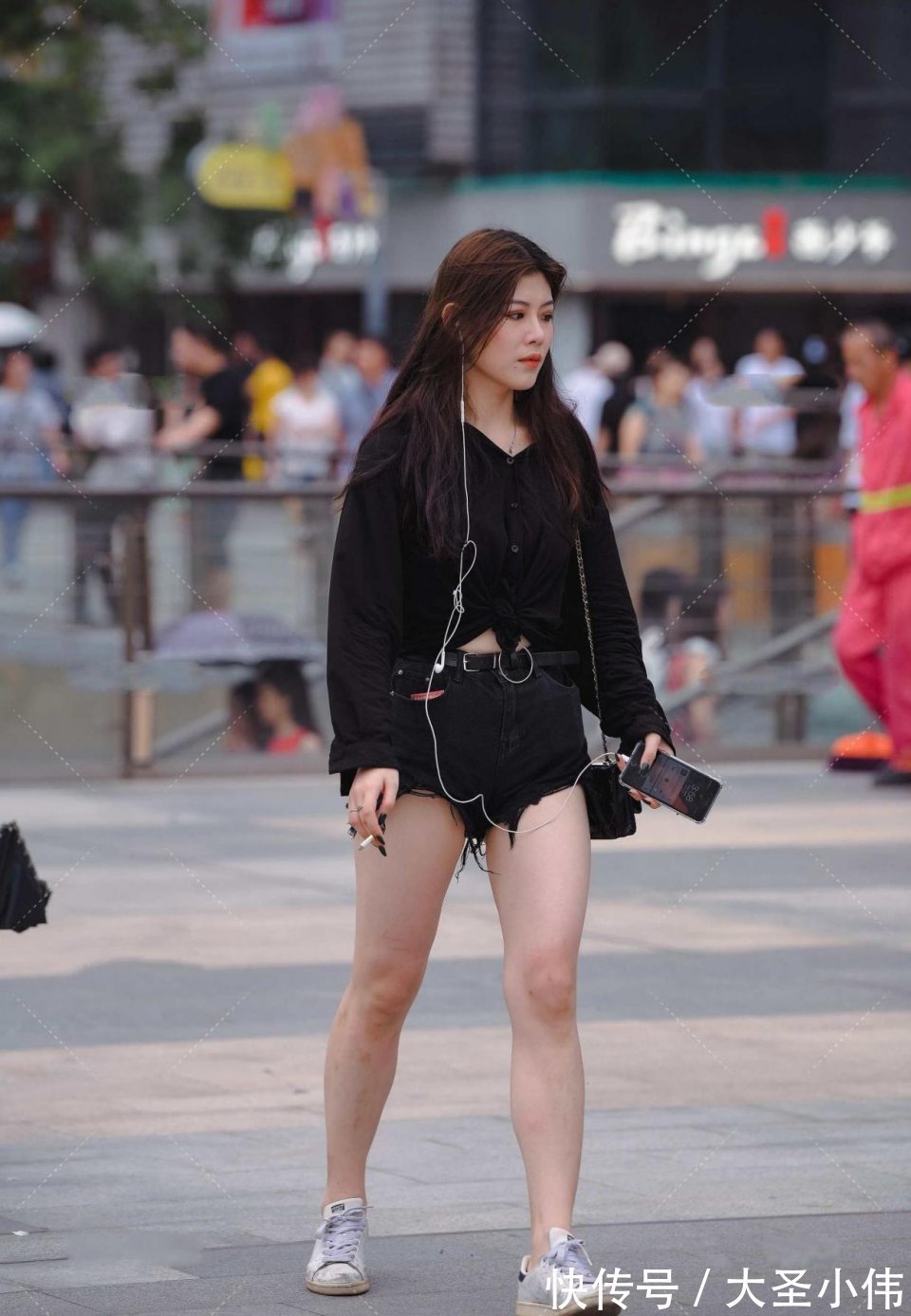 色彩|美女街拍:这样的美女还需要化妆嘛?越看越漂亮,好想带她回老家长长脸