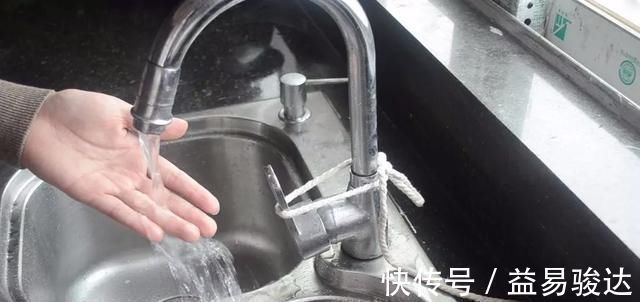 绳子|不管家里有钱没钱,水龙头上放一根绳子,厉害又好用,回家试一试