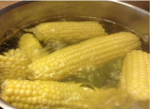 煮完玉米的水,一滴也别倒!留在家中太值钱了,很多人还不清楚