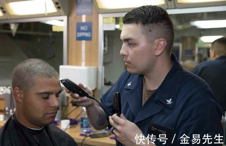 新规|美国海军修订制服条例,发型、耳环、高跟鞋和智能手表新规出台