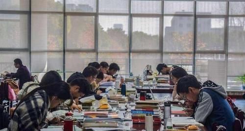 人民日报痛批：贪图享乐的大学生，你要是能找到工作，天理难容