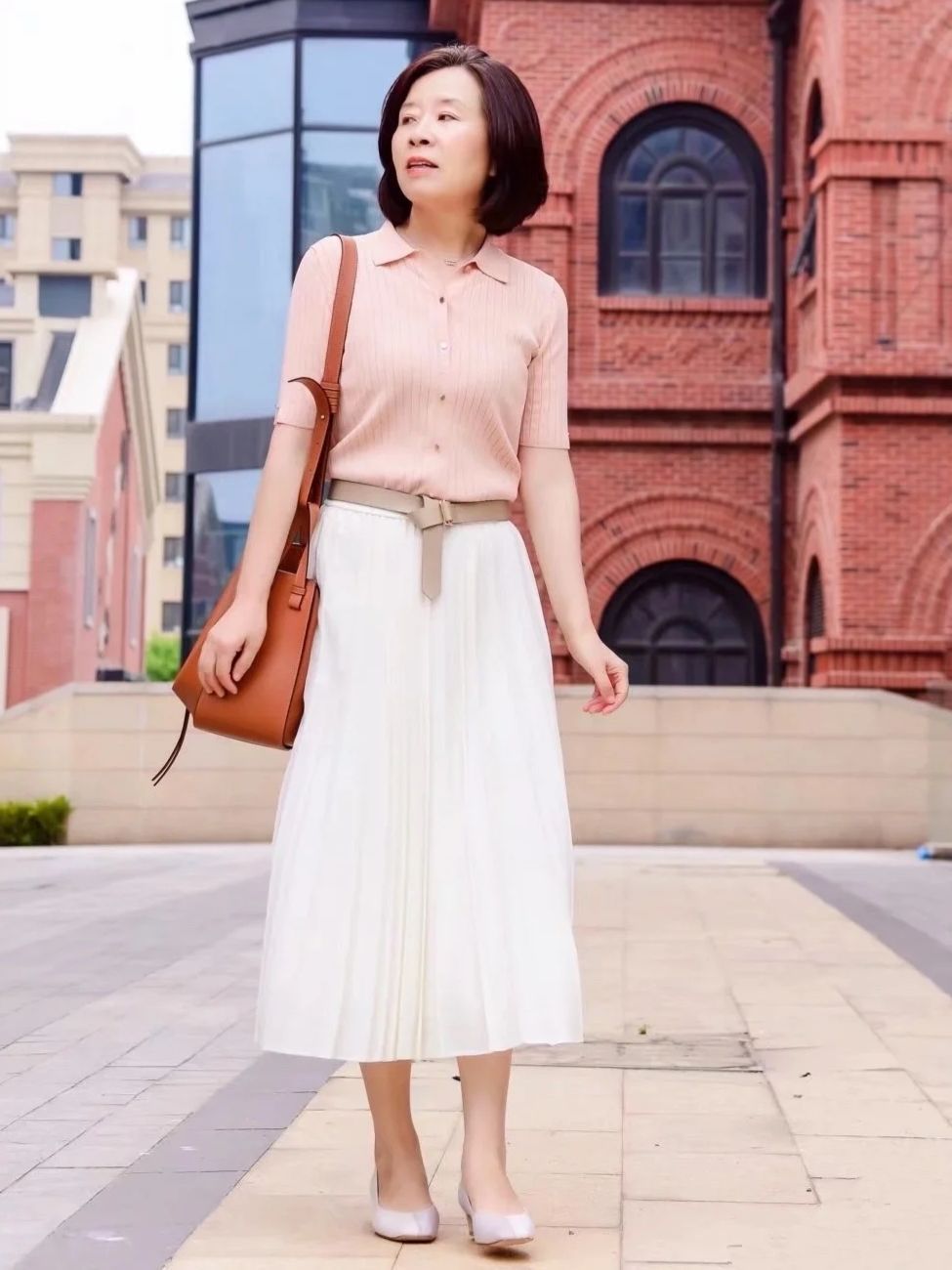 蕾丝|这才是适合60岁女人的半裙搭配，不年轻不高挑，也能令人怦然心动