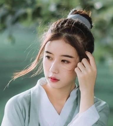 郁金裙!李商隐的名作,吟诵牡丹而不着一字牡丹,却一气鼓荡,更令人遐想