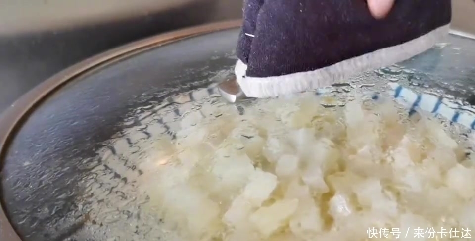 搞定|用洋葱和土豆来做好吃的,做法简单,早餐十几分钟就能搞定