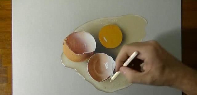 3d|大叔用彩铅画煎蛋,太逼真被质疑造假,晒出视频后,专家安静了