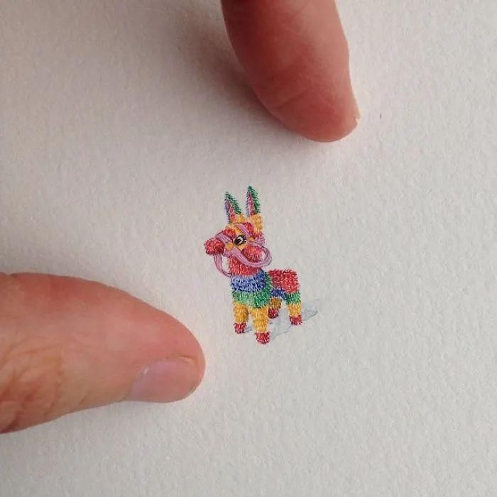 兴趣爱好@她是3个孩子的妈,做全职主妇后用指甲般大小的迷你画,人生一路开挂!