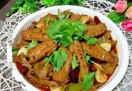 美食推荐：酱香鱿鱼须，大盘鸡，凉拌五花肉，红烧鸭翅的做法