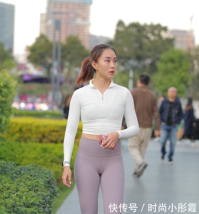 活泼|打底裤的搭配展现强大气场,非常简洁大方,帅气活泼