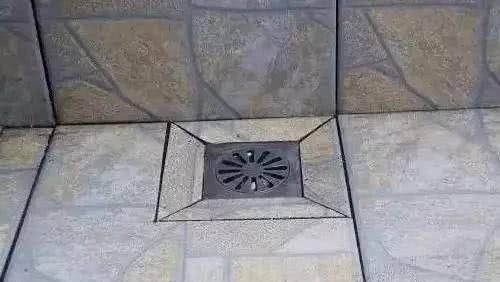 卫生间|卫生间安装地漏时,地板瓷砖就该这样贴,下水速度超快