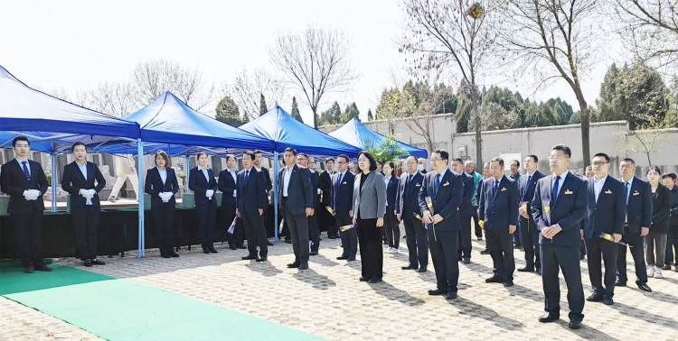 济南市百位“大体老师”生态安葬仪式在蟠龙山公墓举行