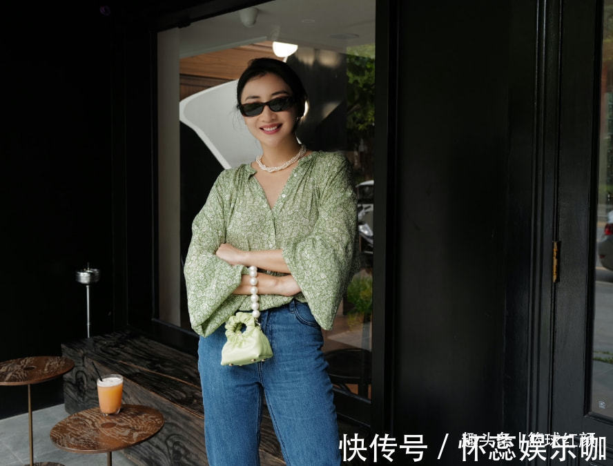 近照|何雯娜晒出近照,尽显贵妇范儿,生娃后照旧身材好,蹦床女神归来