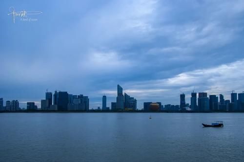 “寒冬”腊八，在钱塘江的另一边远眺新城，美景当如斯