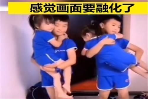 抱抱|双胞胎哥哥放学回家,双胞胎妹妹门口求抱抱,网友:鞋柜放不下了