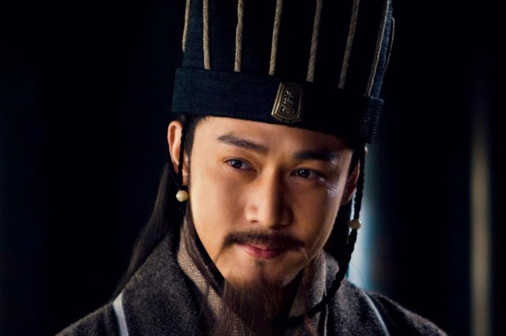 曹操|诸葛亮和曹操权力相同,是诸葛亮太忠心?权力相同环境不同