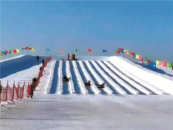 冰雪滑梯组团打开“穿越童年通道”