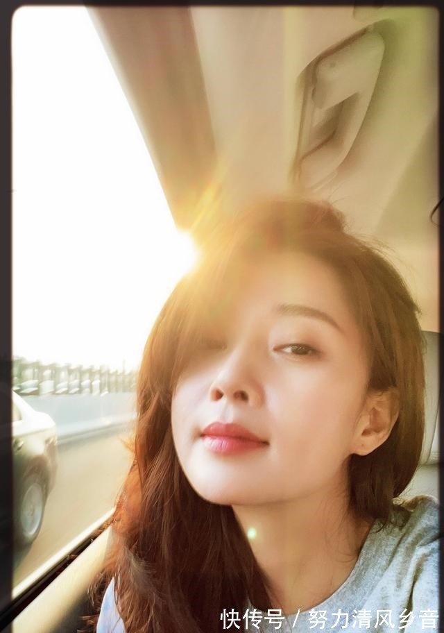 素颜|殷桃深夜晒素颜健身,穿半身衣秀马甲线漫画腿,身材完全不输刘涛