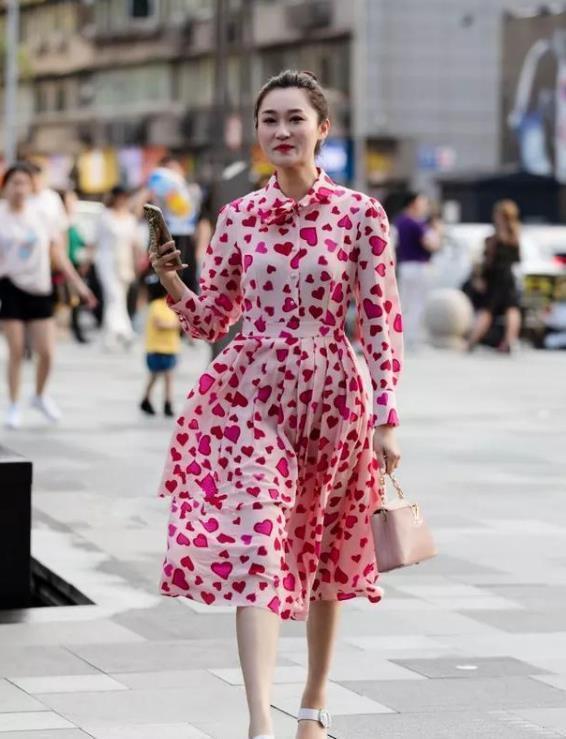 美腿|青春靓丽的美女，穿搭时尚，用最简单的方式秀出美腿