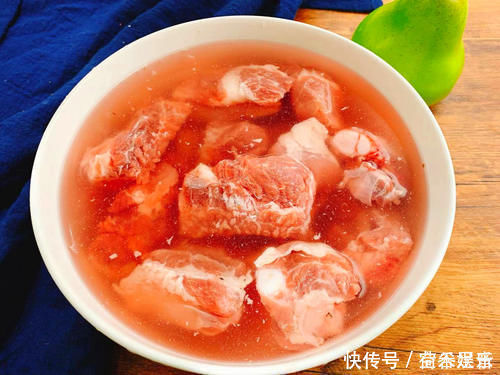 炖排骨时，请牢记“3不放”，保证排骨鲜嫩又入味，还没一点不腥