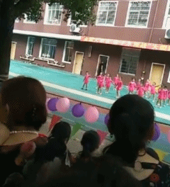 |搞笑GIF趣图:坐轮椅之前,在地铁上这我也经常么玩!