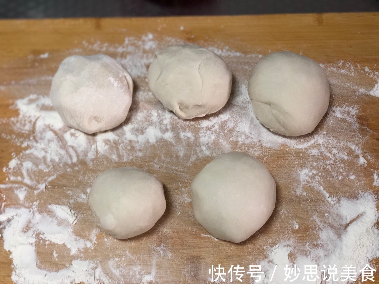 家庭版虾仁韭菜鸡蛋馅饼,味道鲜香,好吃健康