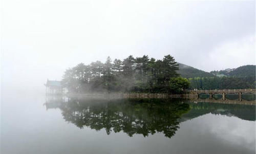 陶渊明到了晚年大彻大悟，写下的这首抒情小诗，每一句都充满哲理