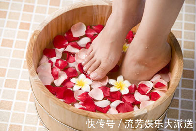 更年期|女人过了45岁要管住嘴，3种食物要少吃，不然更年期提前找上门