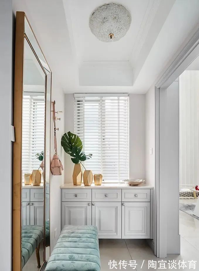 玄关|开门见厅的户型,这样装照样可以有玄关柜,比成品鞋柜更实用美观