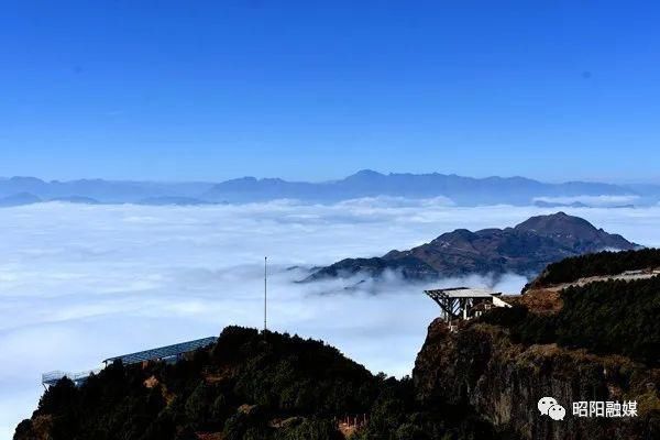 山包|壮丽大山包：云海翻腾鹤声起 天蓝水碧美如画！