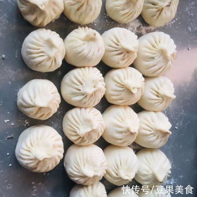 大厨|跟饭店大厨学的梅干菜生煎包的做法，果然好吃到没朋友