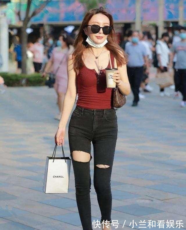搭配 优雅多姿的打底裤美女，搭配风格要追求别具一格，身材火辣